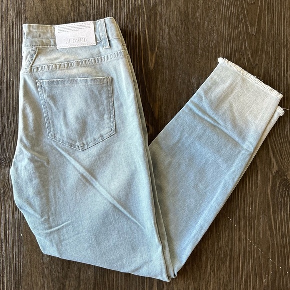 CLOSED Size 28 Light Blue Raw Hem High Rise Baker Jeans! - Picture 2 of 7